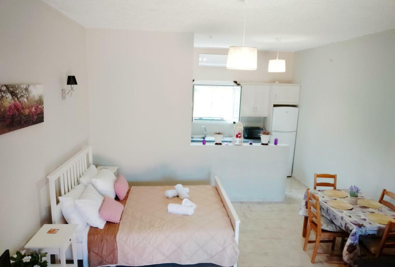 Amaryllis Boutique Apartments Мораитика Экстерьер фото